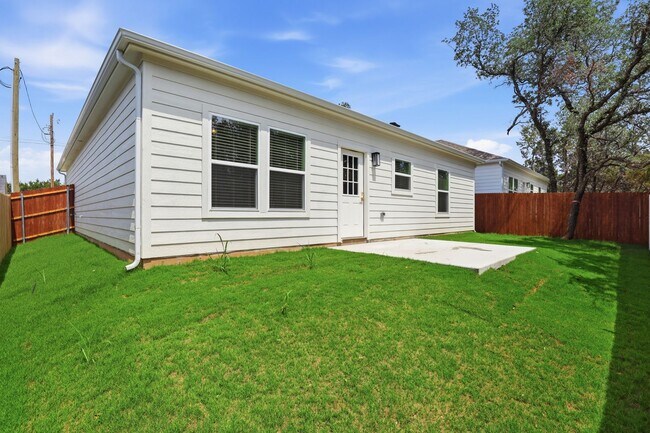 Building Photo - 5718 Barkridge Dr