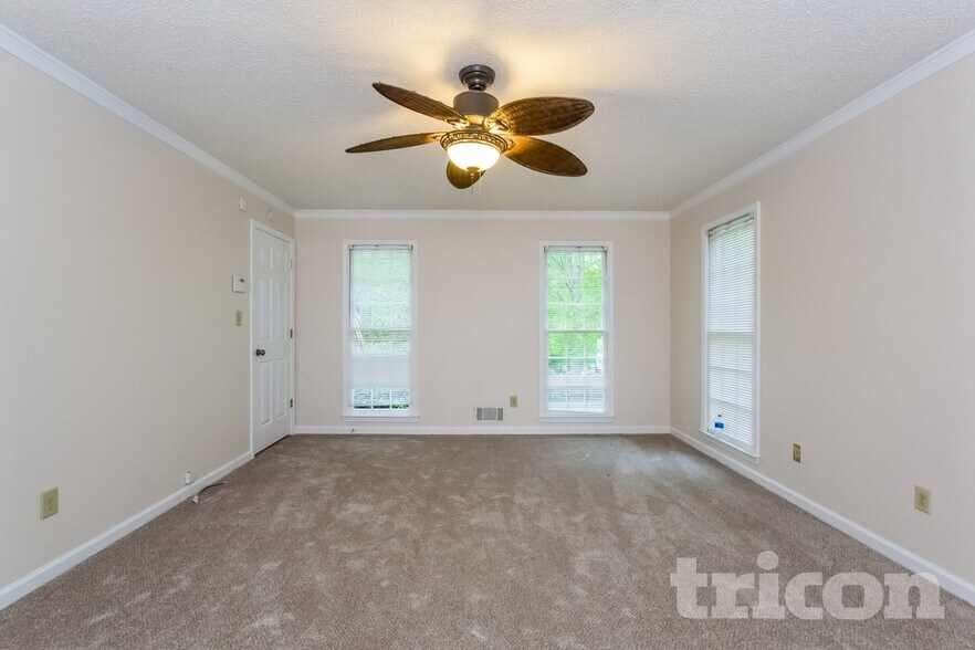 Building Photo - 321 Stratford Dr