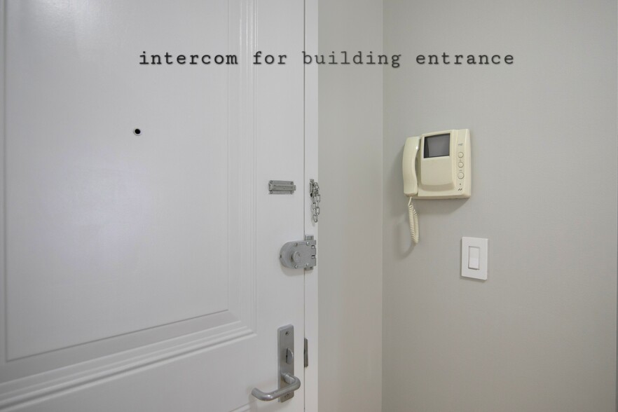 Building Photo - 3538 Junction Blvd