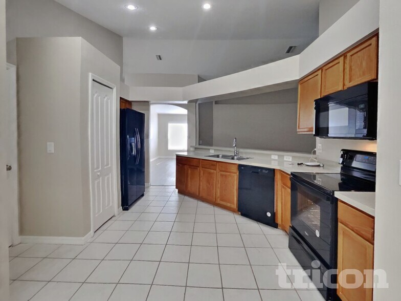 Building Photo - 6944 Crown Lake Dr