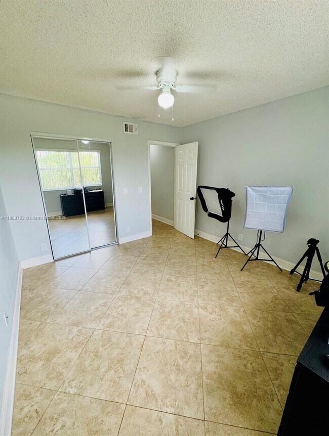 Building Photo - 8821 Wiles Rd