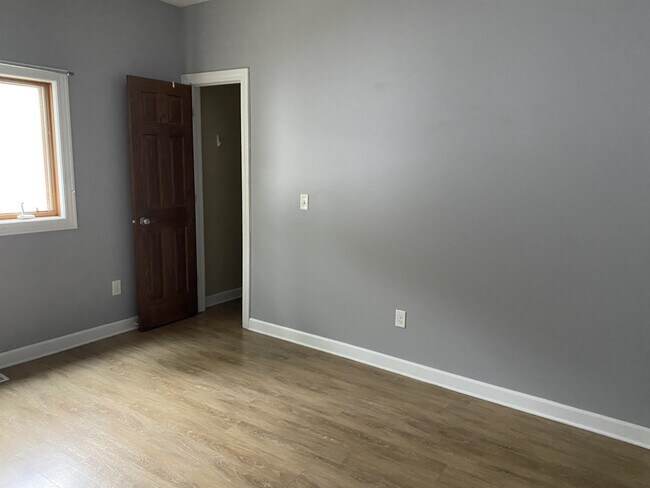Building Photo - 444 College Ave