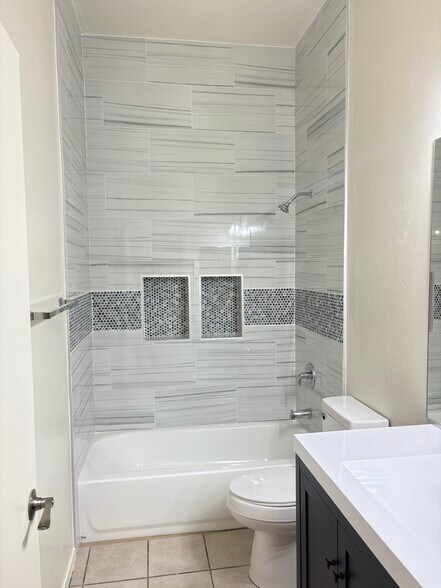 Built-in Shower Niche - 8519 E Seabury Ct