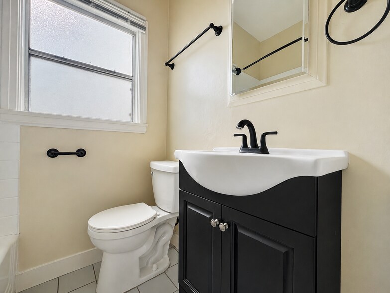 Bathroom - 803 W Glenoaks Blvd