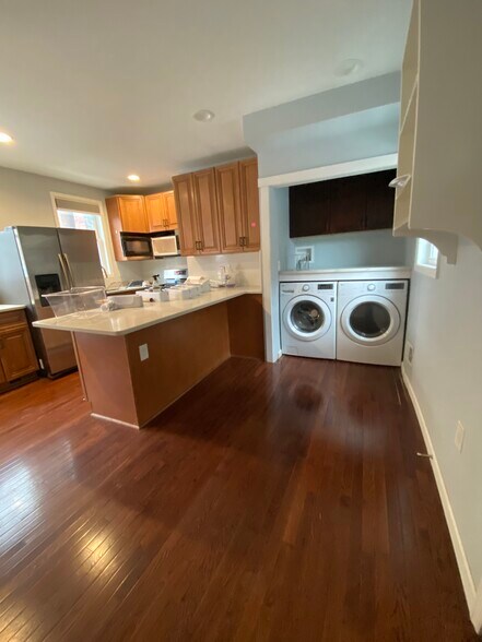 Building Photo - 4416 Plummer St