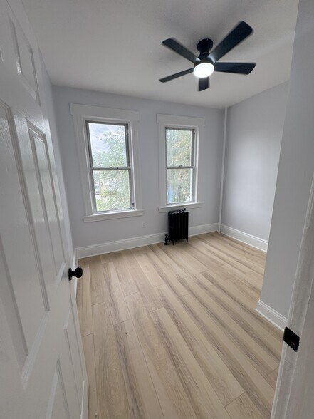 Building Photo - 273 Maple Ave