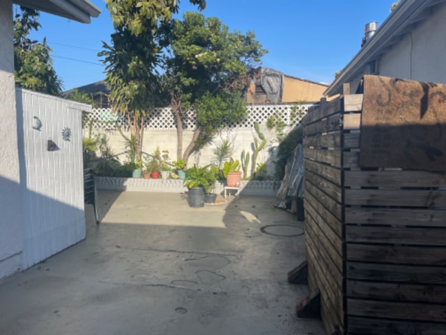 Building Photo - 15332 Castana Ave