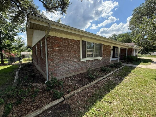 Building Photo - 209 W Mimosa Cir