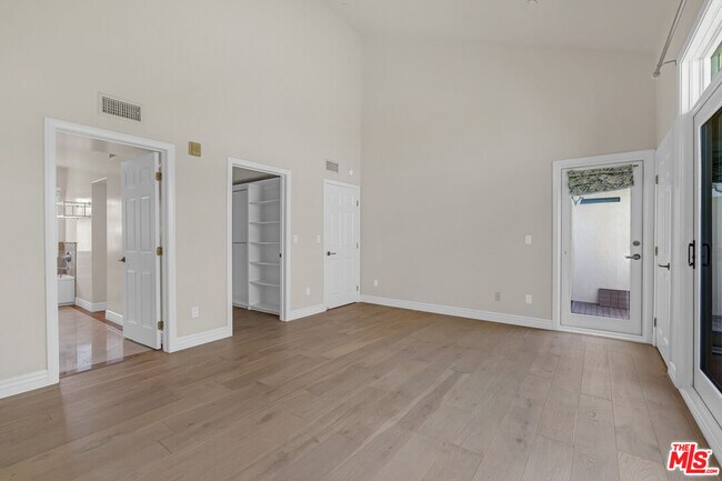 Building Photo - 1022 10th St