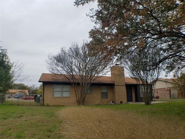 Building Photo - 1806 Stardust St