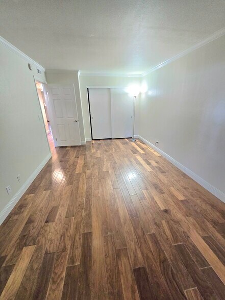 Building Photo - 624 Thoreau Ln