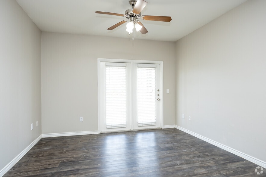 1BR, 1BA - 735SF - Oasis at Plum Creek Apartments