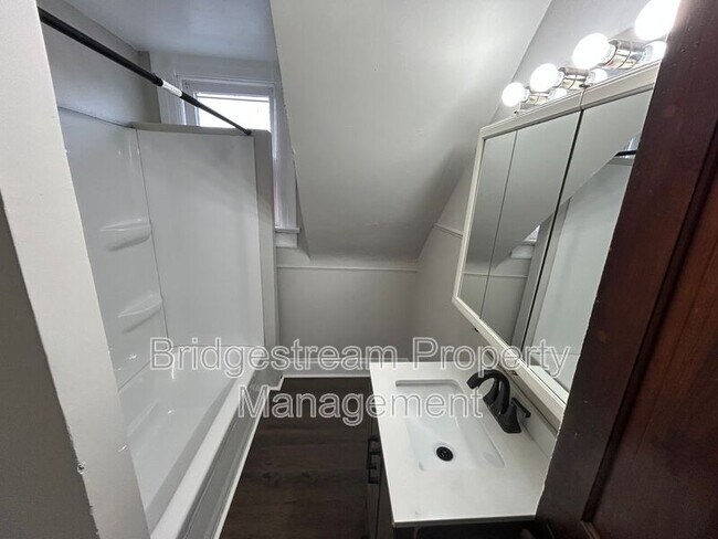 Building Photo - 38 Pioneer St