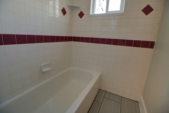 Building Photo - Pet Friendly Kearns Home