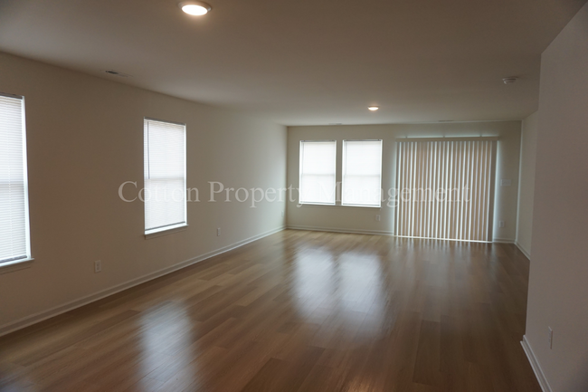 Building Photo - 3BR/2BA with 2 Car Garage in the New Cherr...