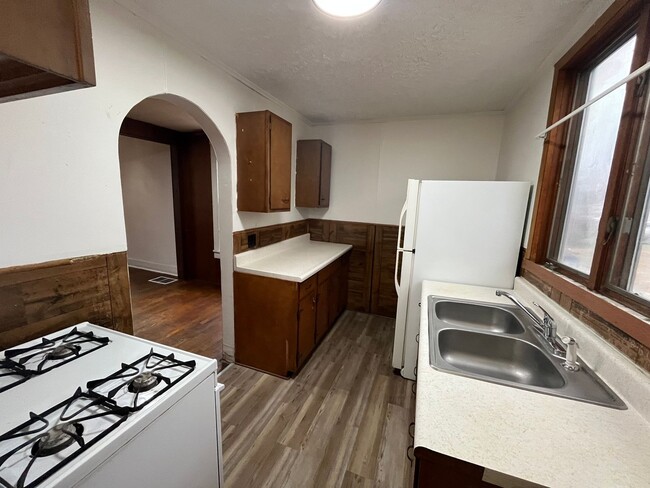 Building Photo - Two bedroom house in Alton