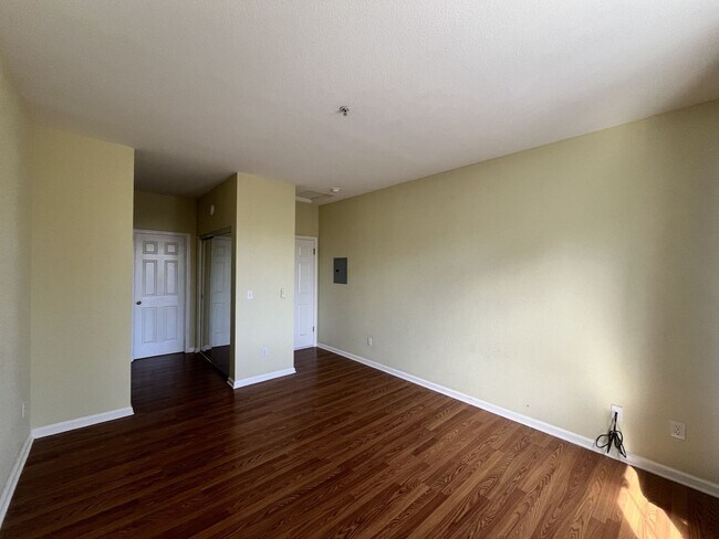 Building Photo - 2 Bedroom 2 bath Available in Sunnyvale, C...