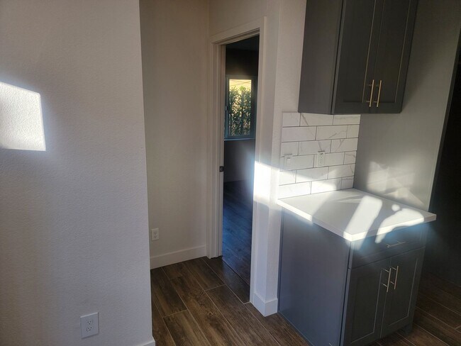 Building Photo - 7401 Valaria Dr