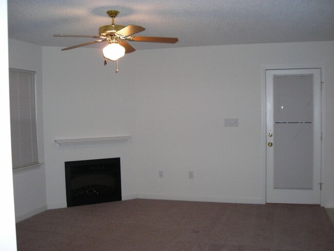 Building Photo - 183 Clusters Cir