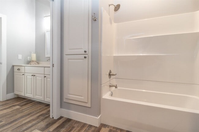 Building Photo - 805 28th St NW