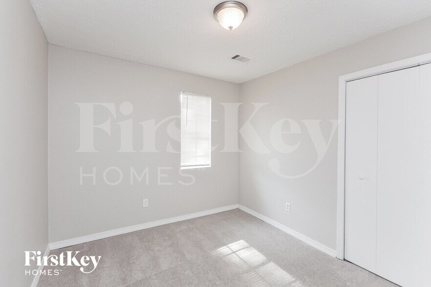 Building Photo - 2281 Briarwood Cir SW