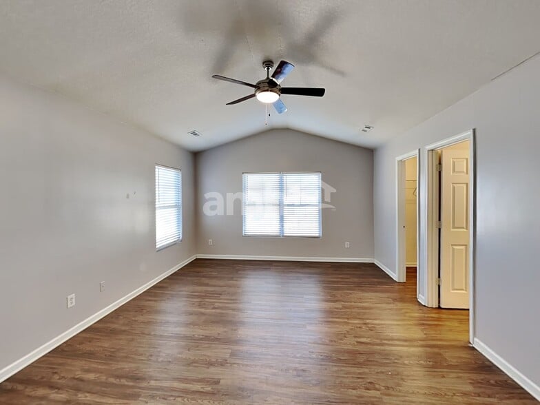 Building Photo - 2021 Sonoma Valley Dr