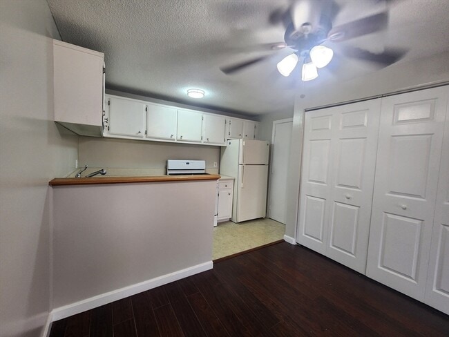 Building Photo - 134 Tyngsboro Rd