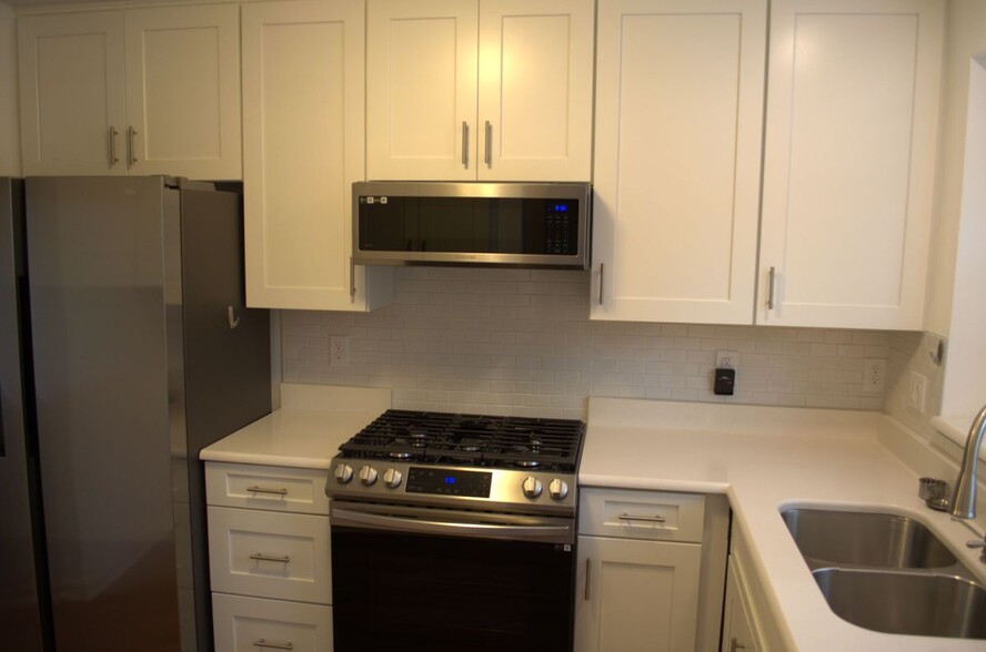Building Photo - 42765 Lilley Pointe Dr