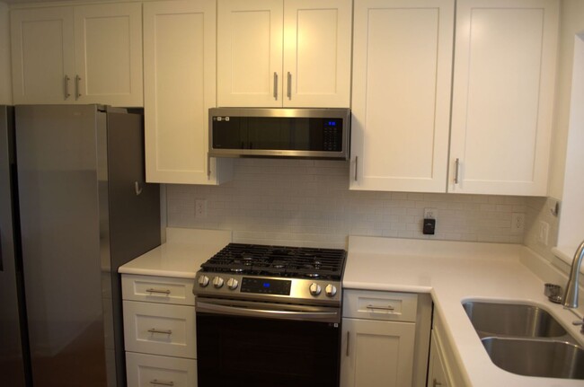 Building Photo - 42765 Lilley Pointe Dr