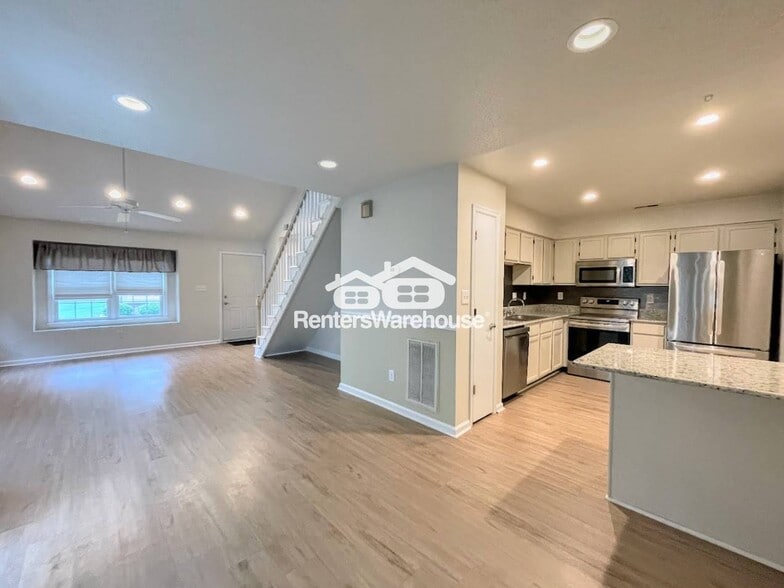 Building Photo - 1305 Quail C