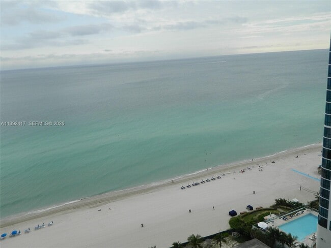 Building Photo - 17555 Collins Ave