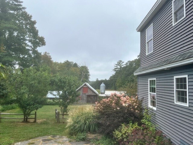 Building Photo - 10 Hoffman Farm Rd