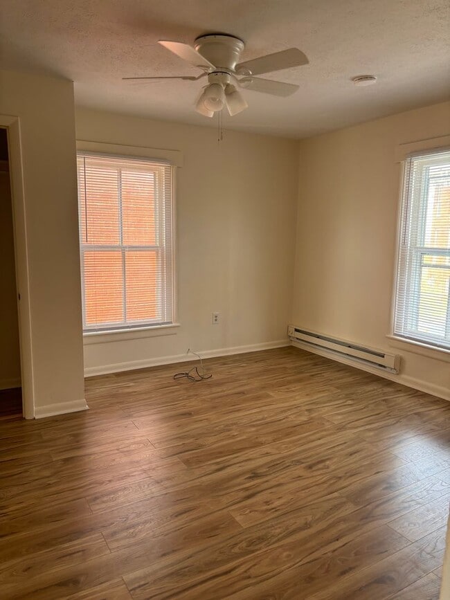 Building Photo - 814 W Beverley St