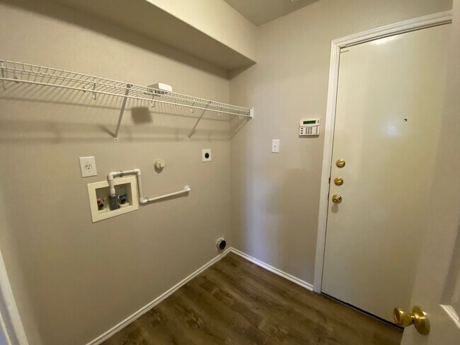 Building Photo - FALL INTO A NEW HOME WITH OUR MOVE-IN SPECIALS!