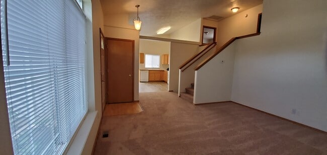Building Photo - Beautiful 4 Bed-3 Bath House in CDA!