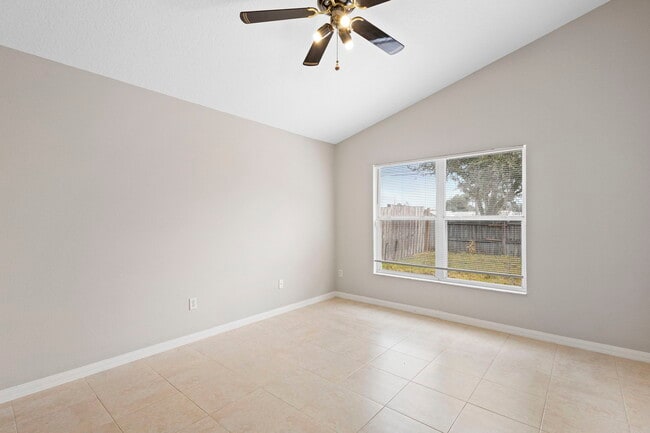 Building Photo - 1911 Colonial Woods Blvd