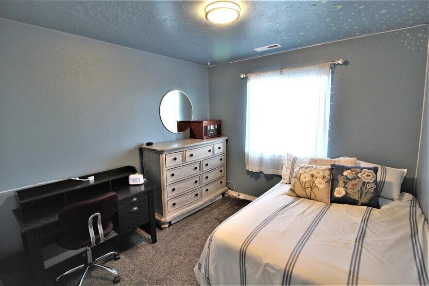 Building Photo - 119 S Baraya Way