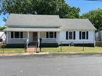 Building Photo - 11 Finley St