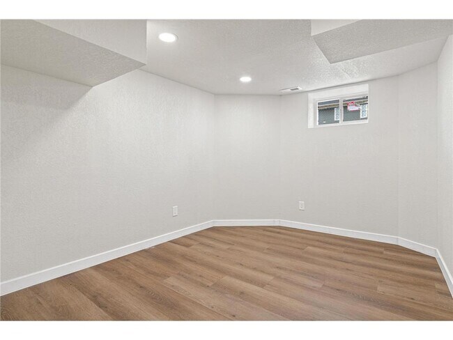 Building Photo - 3401 Pillsbury Ave