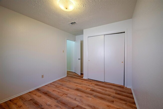 Building Photo - 10906 Maple Rock Dr