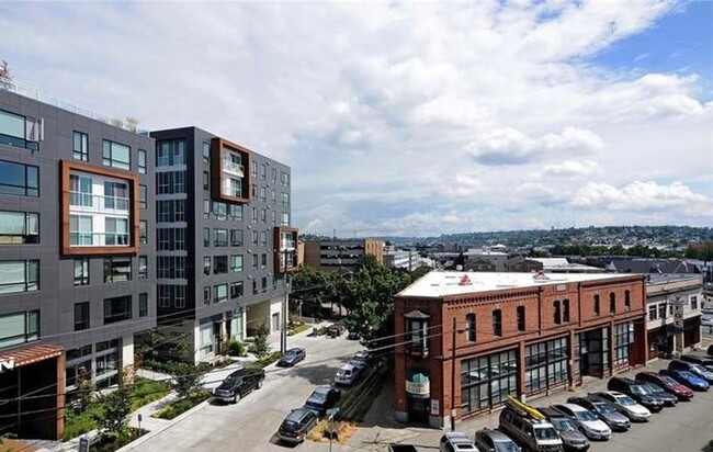 Building Photo - Beautiful Condo in the Heart of Ballard!