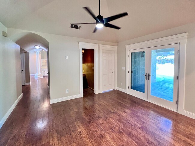Building Photo - $3,700 Cole & Millbrook, 4 Bedroom House -...