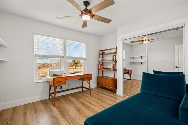 Building Photo - 7001 Woodhue Dr