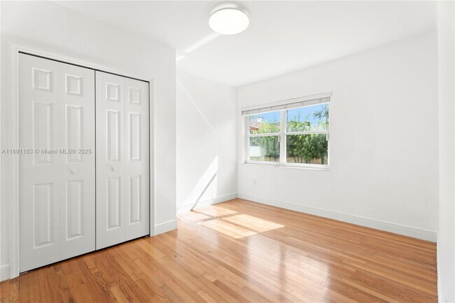 Building Photo - 1307 Valencia Ave