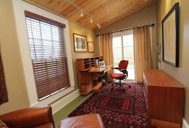Building Photo - Comfortable and Spacious Rental Opportunity