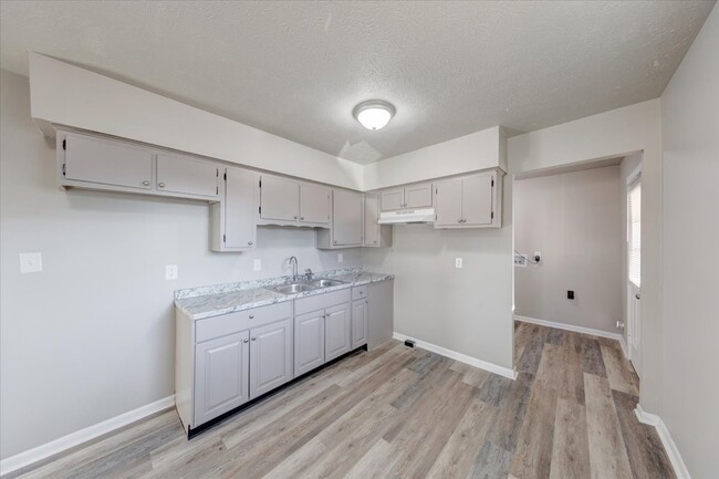 Building Photo - 1367 W Pruitt St