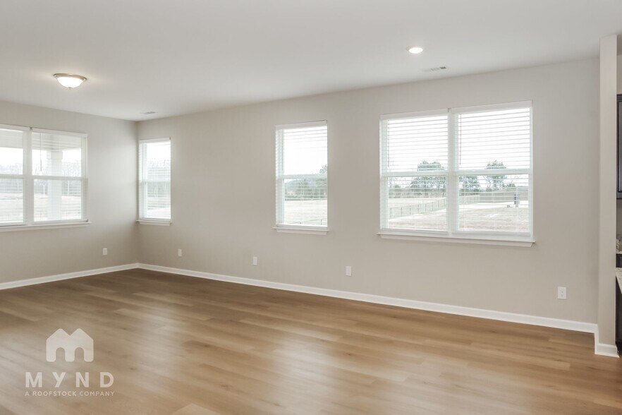 Building Photo - 105 Starview Ct