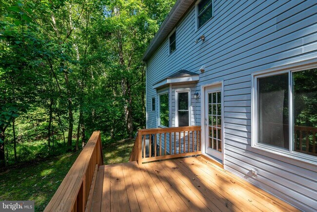 Building Photo - 8413 Manor View Rd