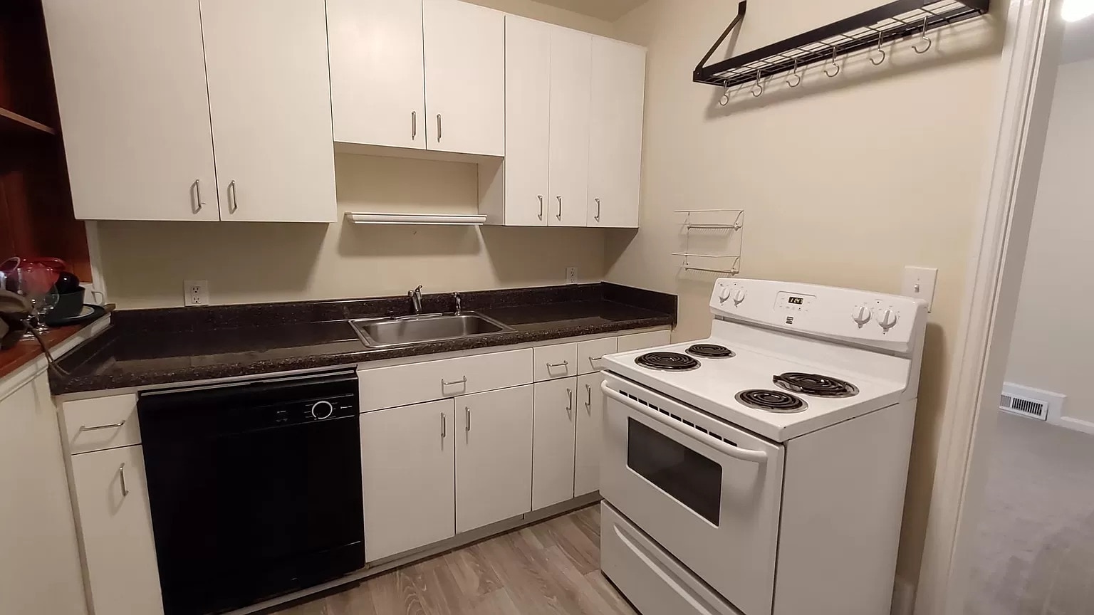 Building Photo - 211 Garden Ln