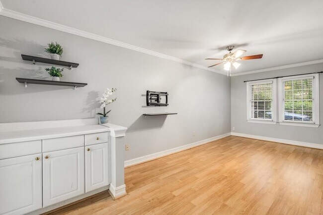 Building Photo - 331 Carpenter Dr NE